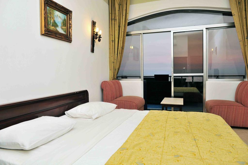 Arcada Marina Hotel Jounieh Room photo