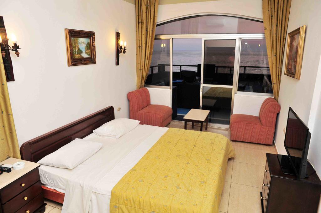 Arcada Marina Hotel Jounieh Room photo